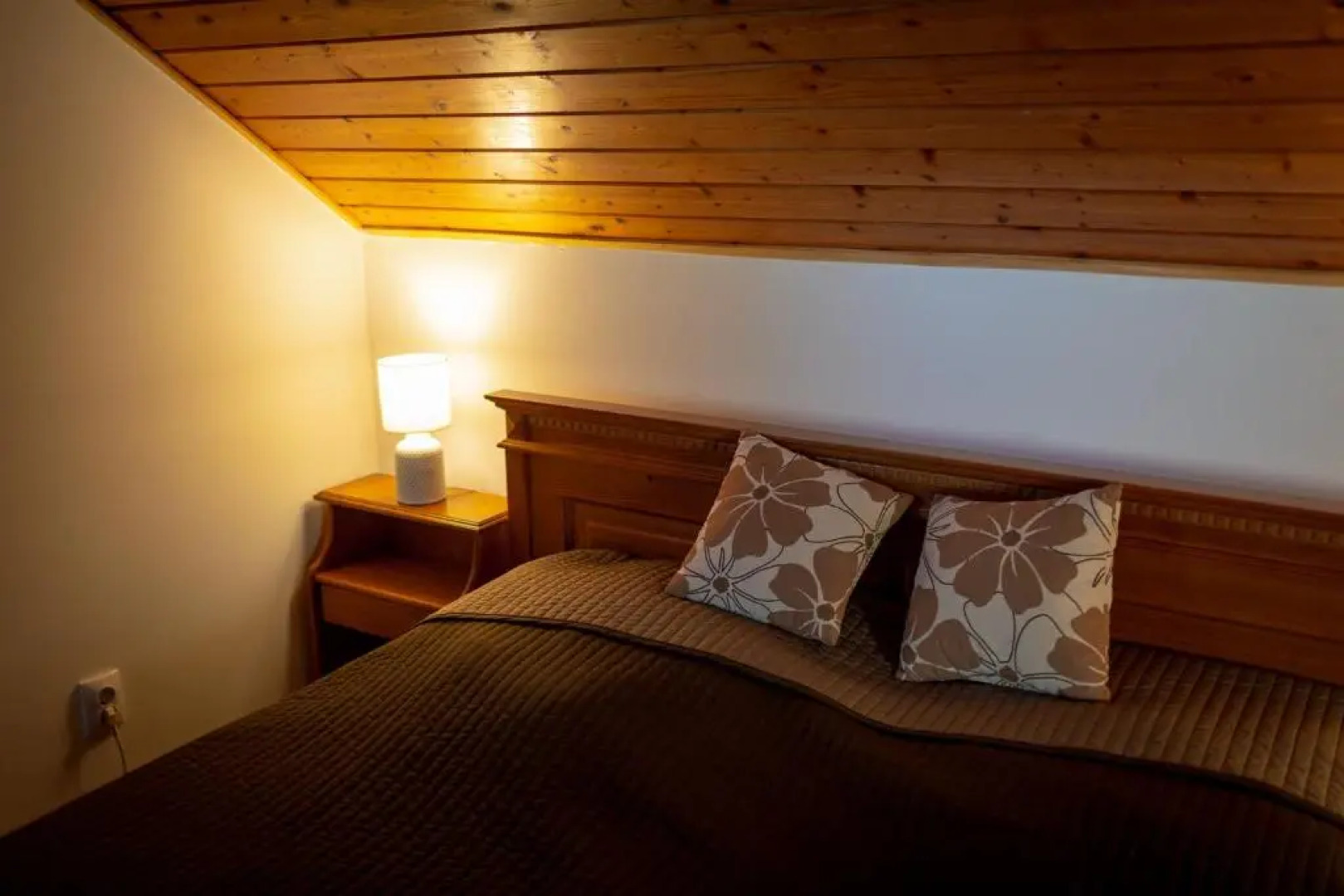 Sárosdi Pince és Panzió