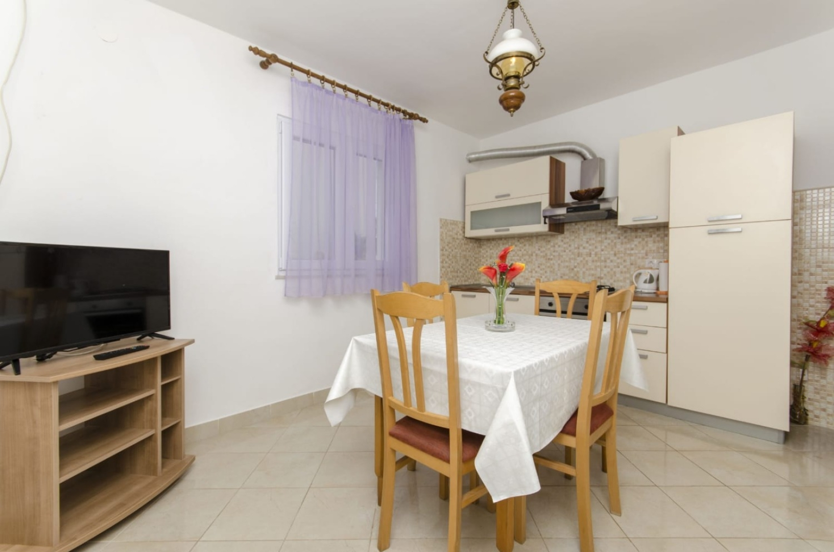 Holiday house More - garden shower: Vinisce, Riviera Trogir