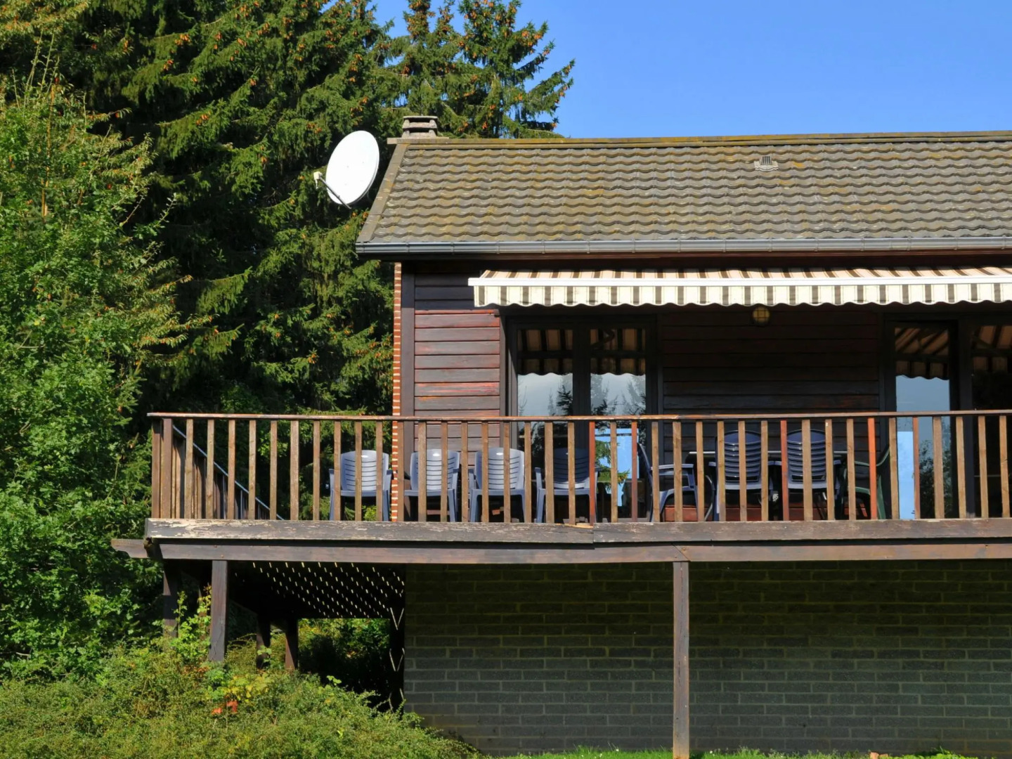 Cosy Holiday Home in Noiseux with Large Garden