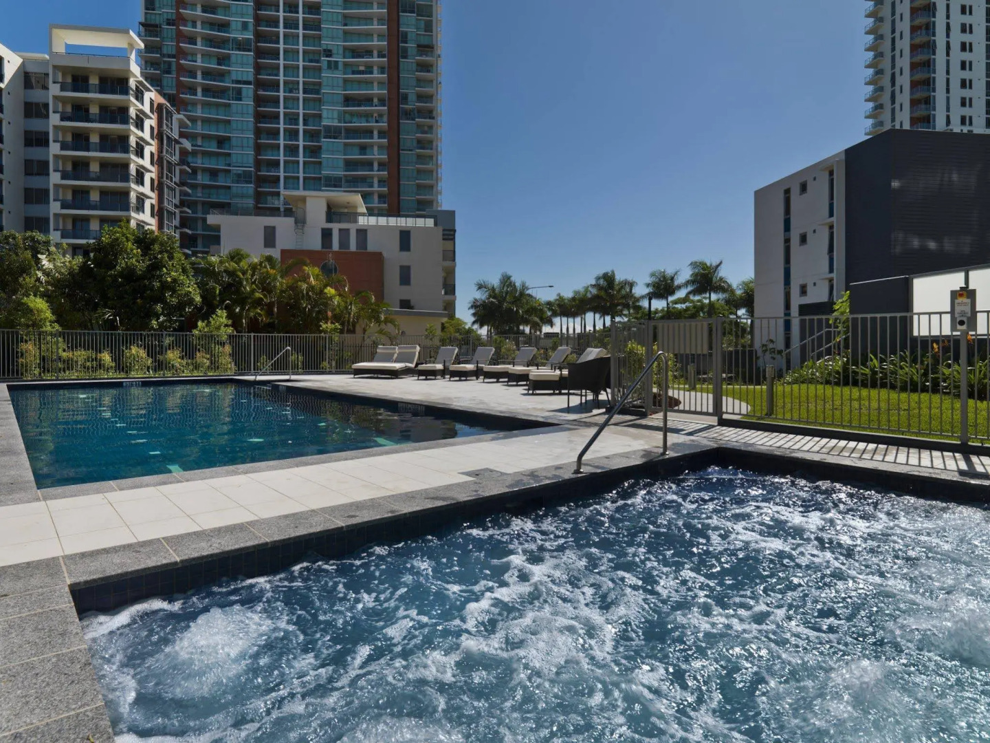 Meriton Suites Southport, Gold Coast