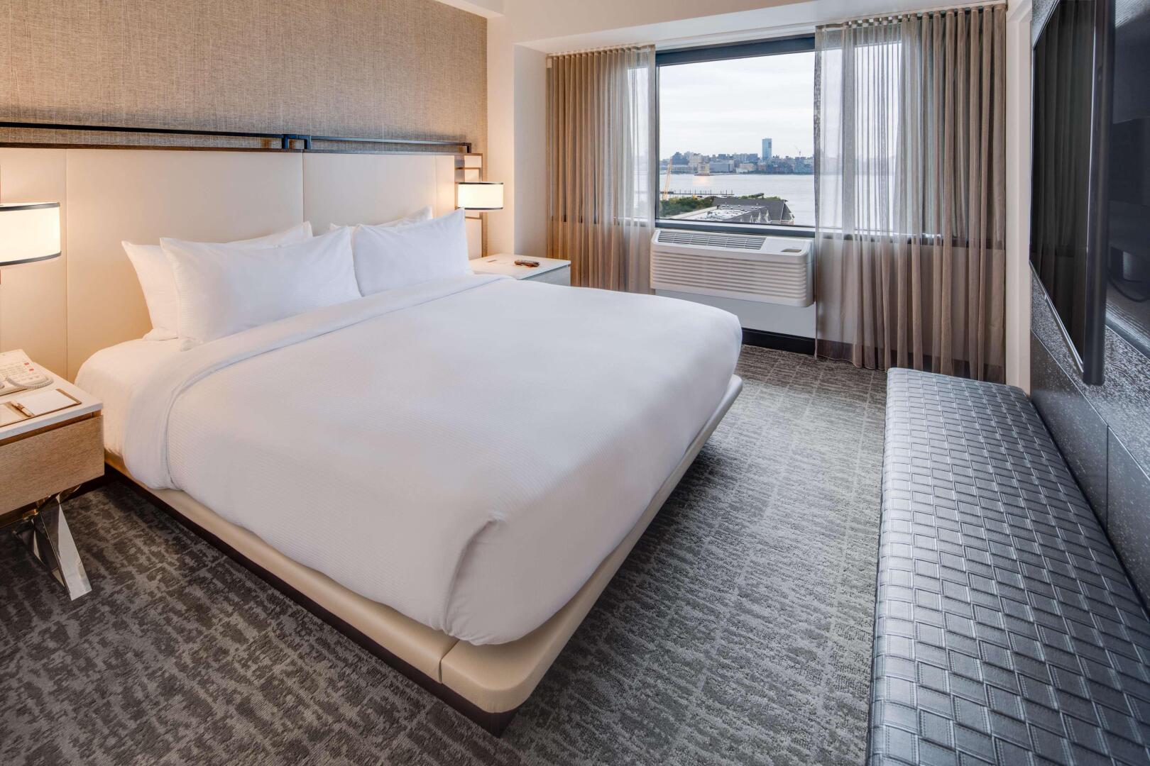 DoubleTree by Hilton Hotel & Suites Jersey City
