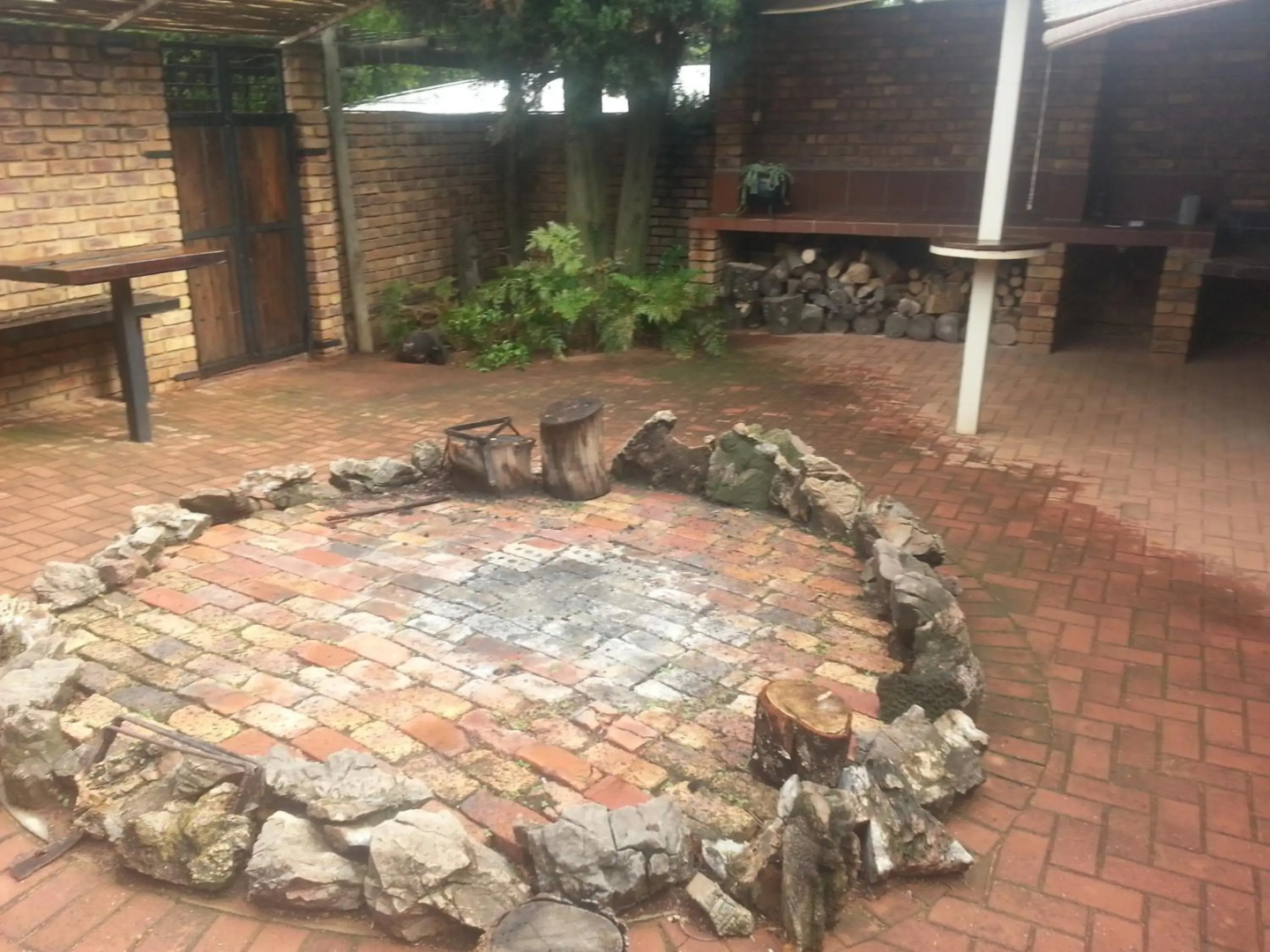 At The Rocks Lodge
