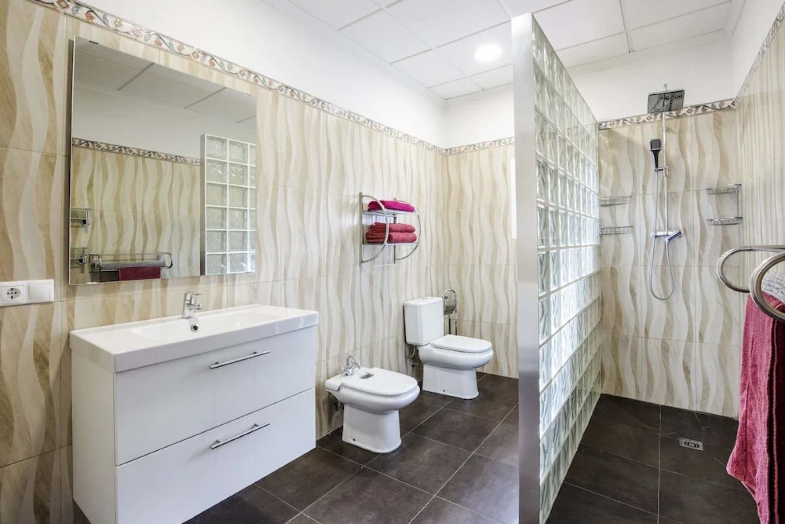 Remarkable 5-bed Villa in Fortuna