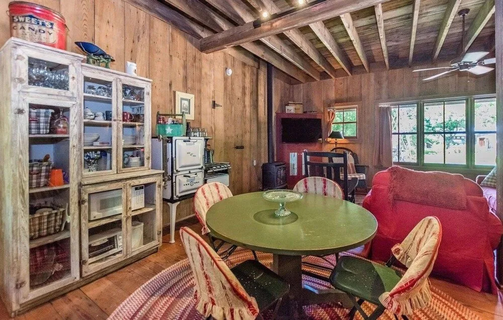 Ada's Whole House 3 Bedroom Apts by RedAwning