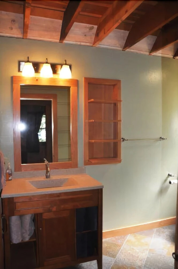 Rogers Cabin 4 Bedrooms 1.5 Bathroom Cabin