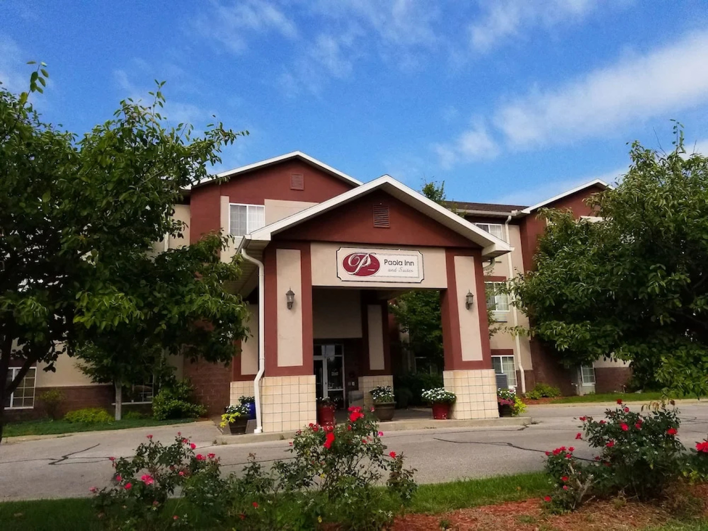 Paola Inn and Suites