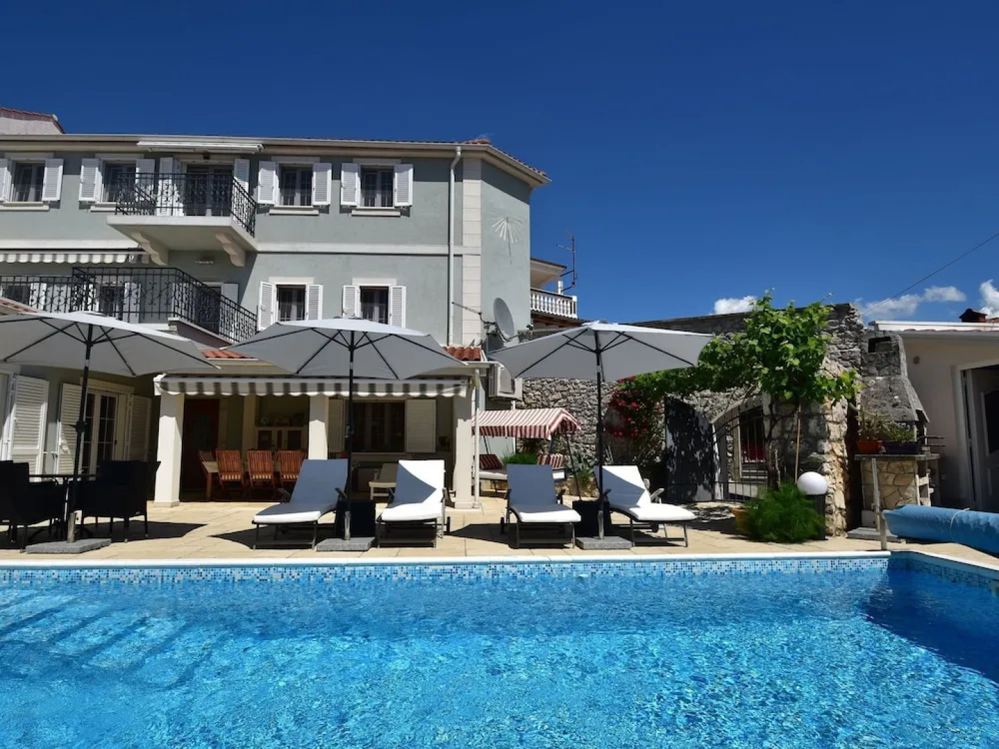 Spacious Apartment in Novi Vinodolski With Swimming Pool