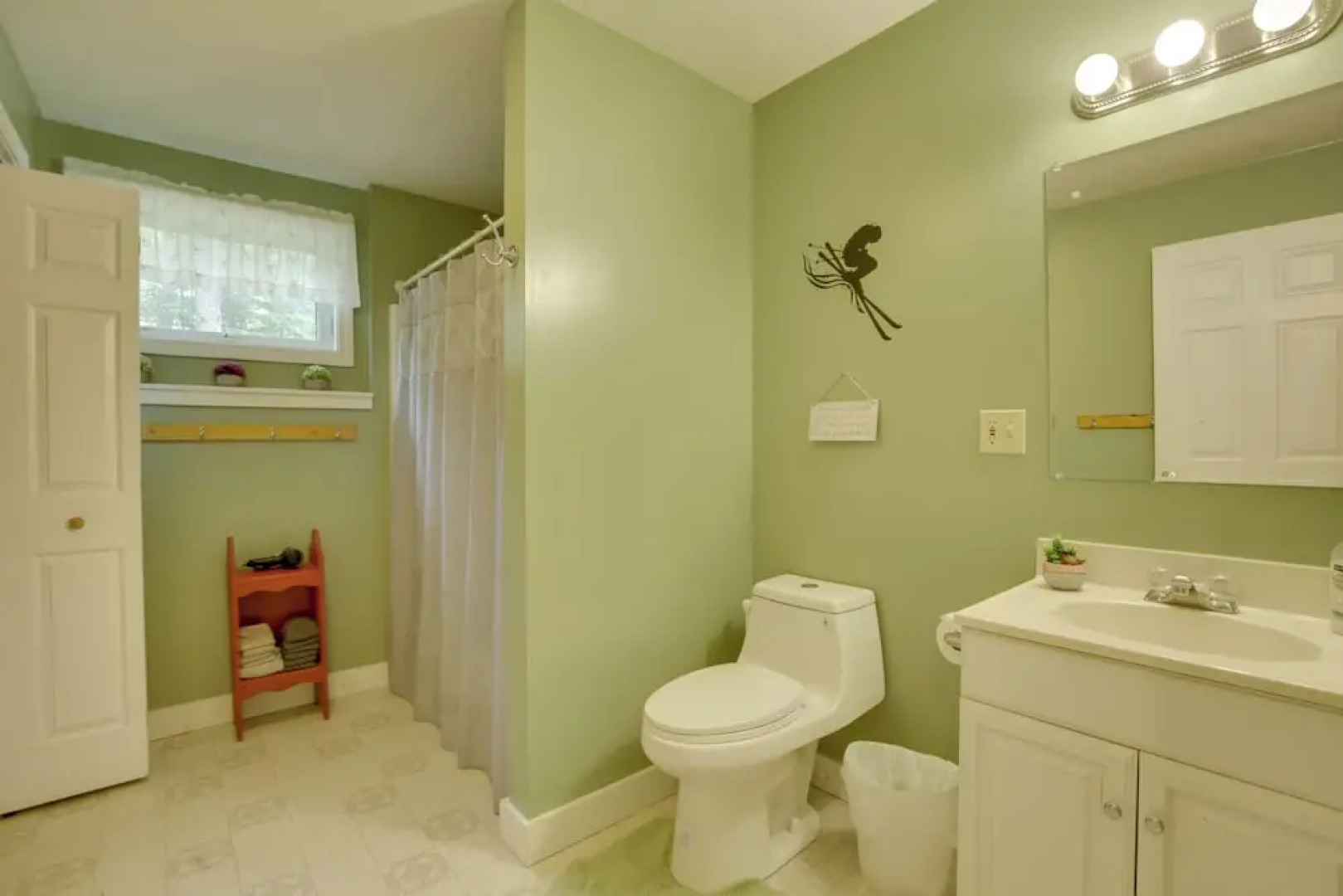 Bethel Chalet w/ Hot Tub: 3 Miles to Sunday River!