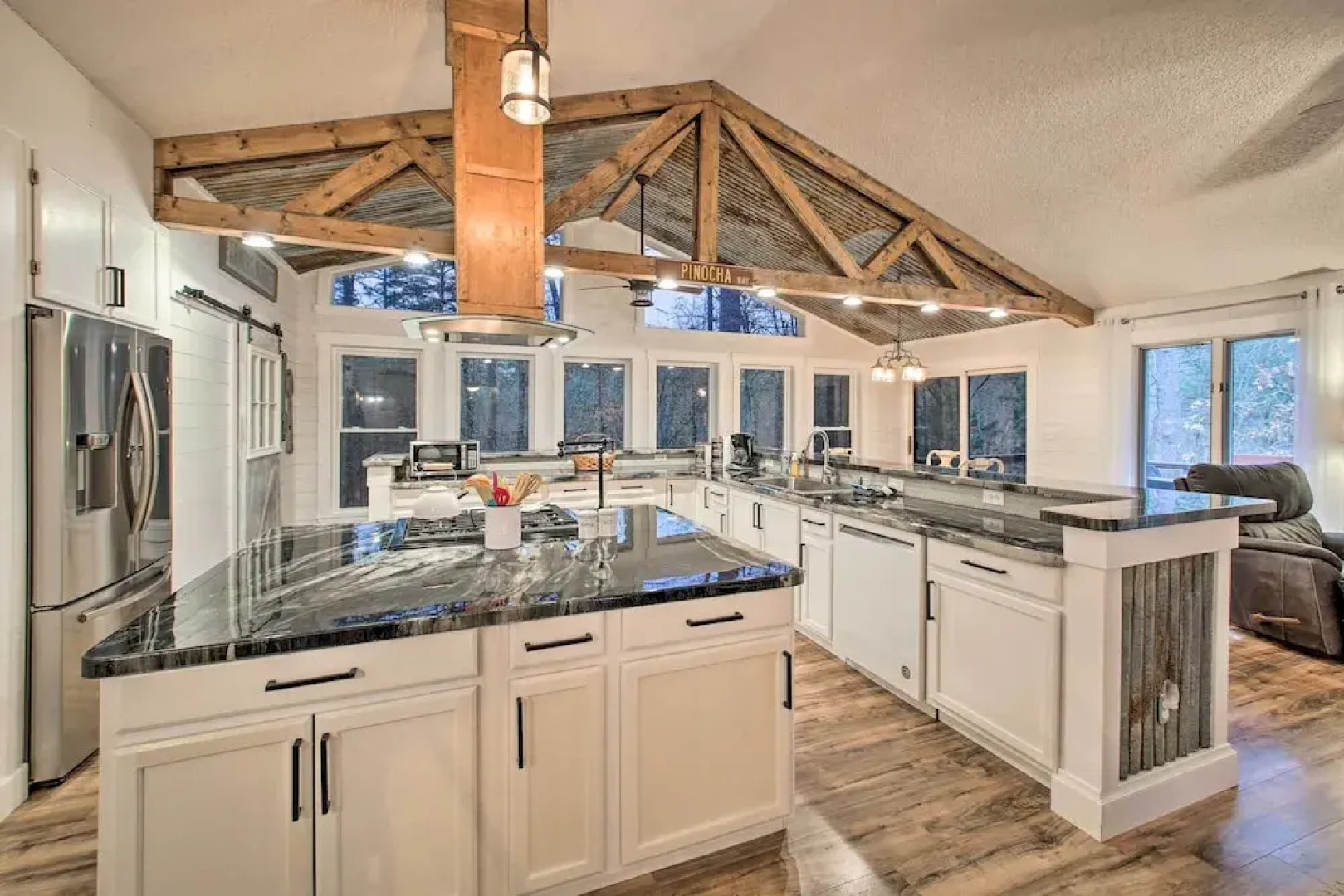 15 Mi to Hot Springs Nat'l Park: Home w/ Fire Pit!