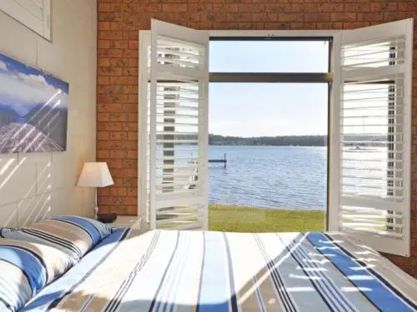 The Studio on the Lake @ Fishing Point, Lake Macquarie - honestly put the line in and catch fish