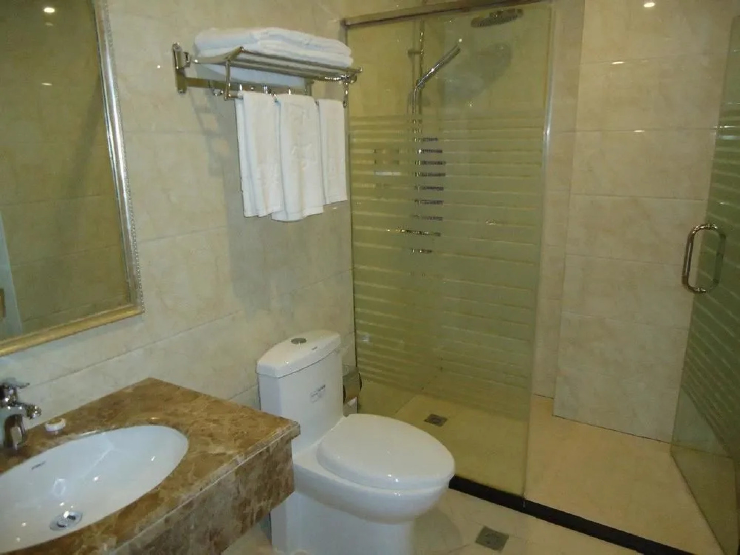 Mountain and Lake No.1 Hotel