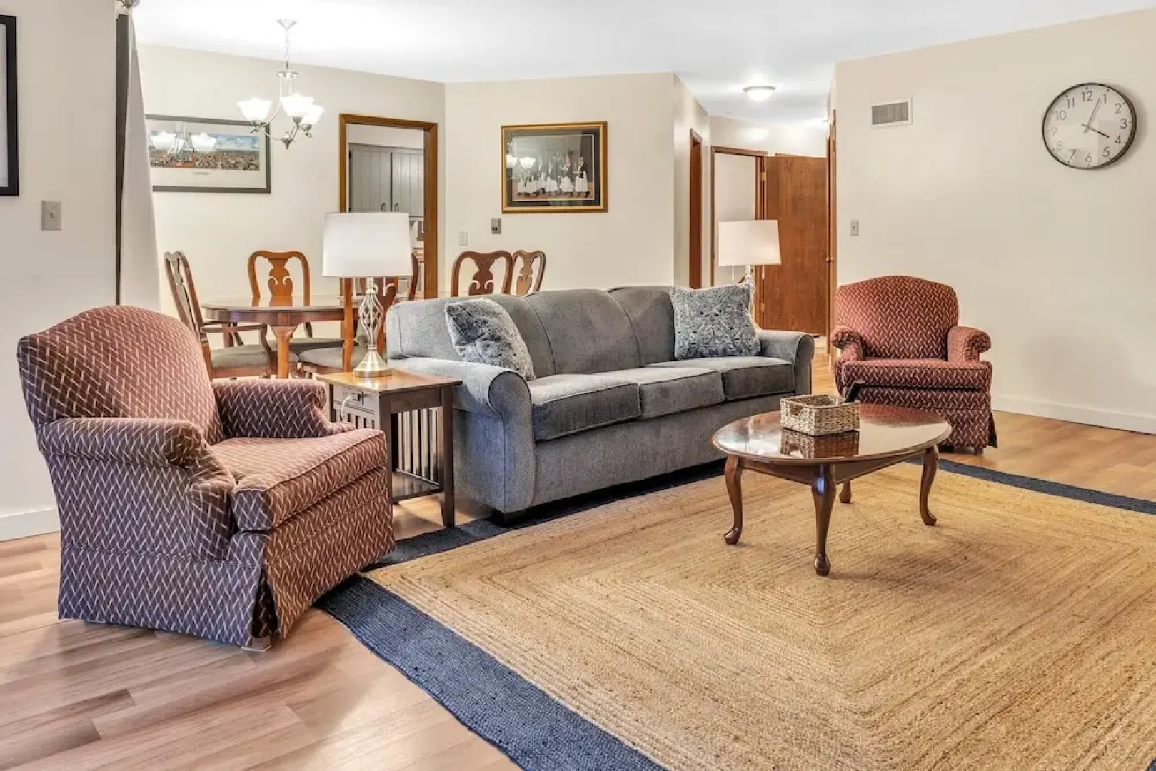 Amazing Hideaway - Short Walk To Hoyt Park! 3 Bedroom Townhouse by Redawning