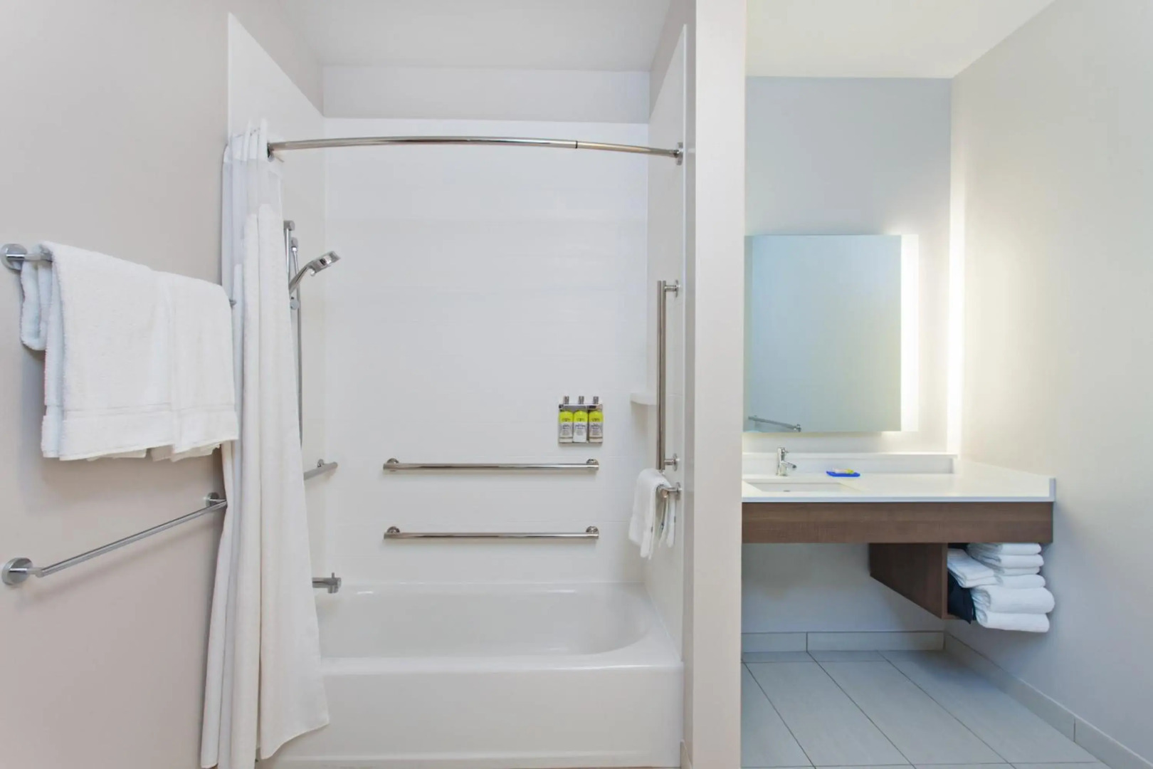 Holiday Inn Express & Suites Moses Lake by IHG