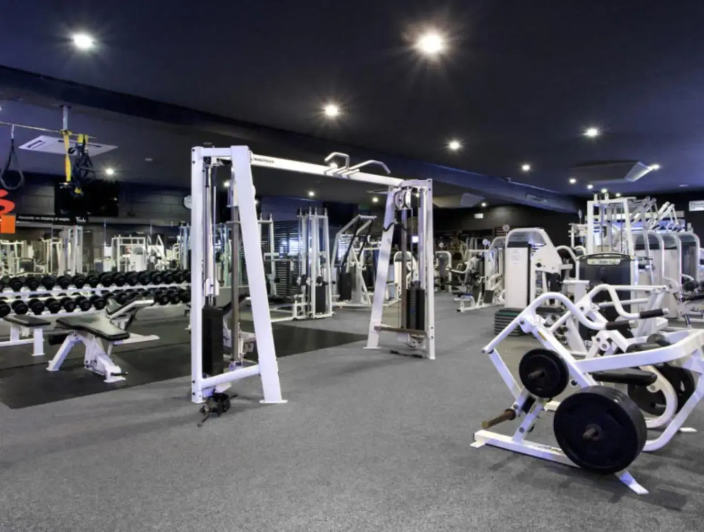 Cool Noosa Home. Central location. A/C. Gym. WIFI. Netflix