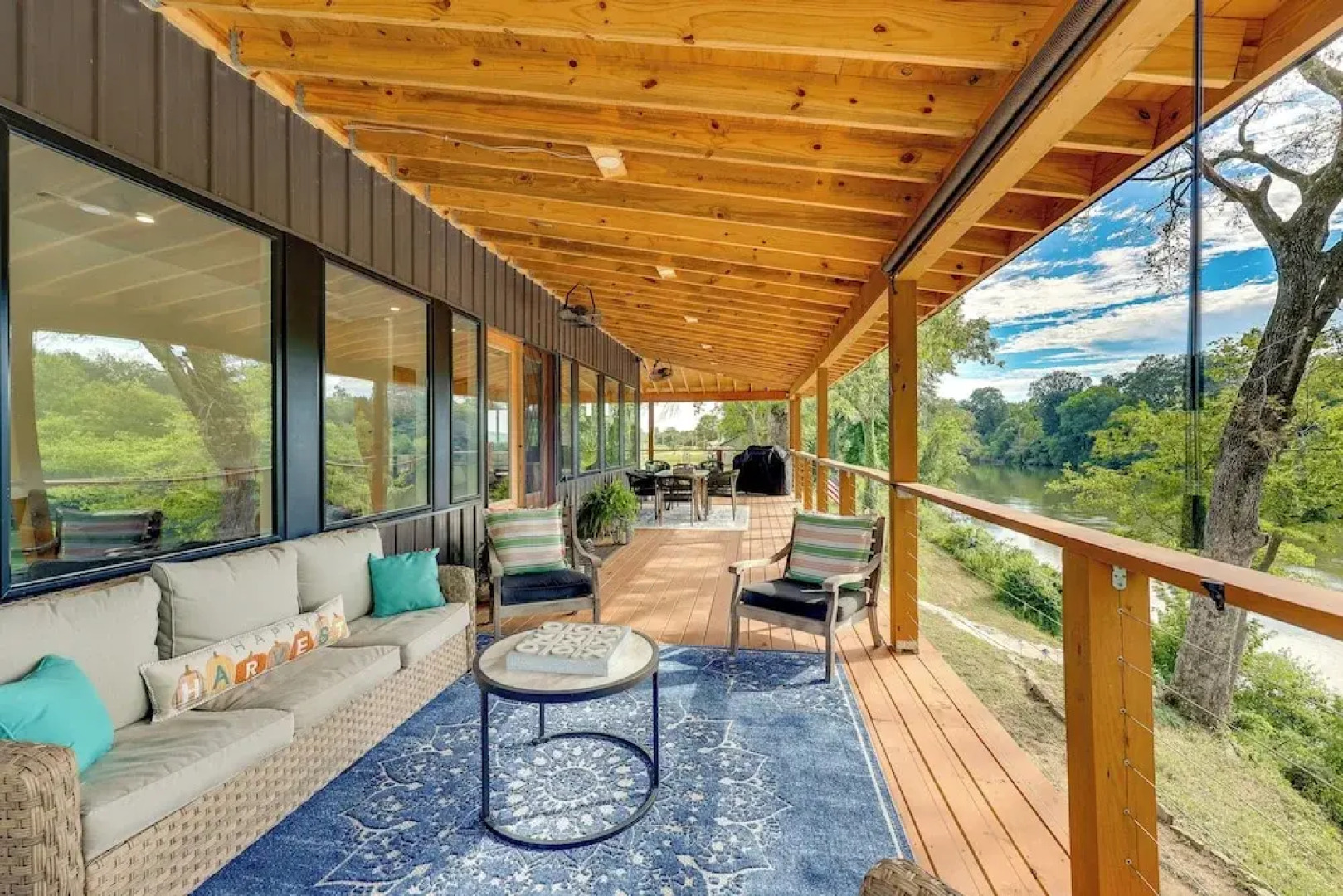 Modern, Riverfront Family House w/ Balcony & Grill