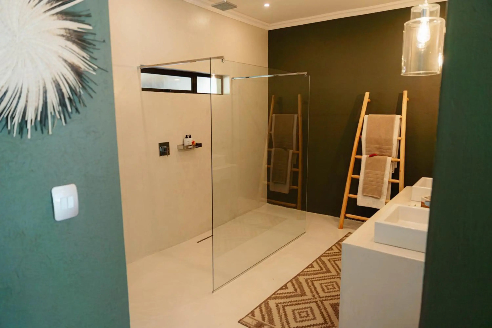 Bambuu Lakeside Lodge