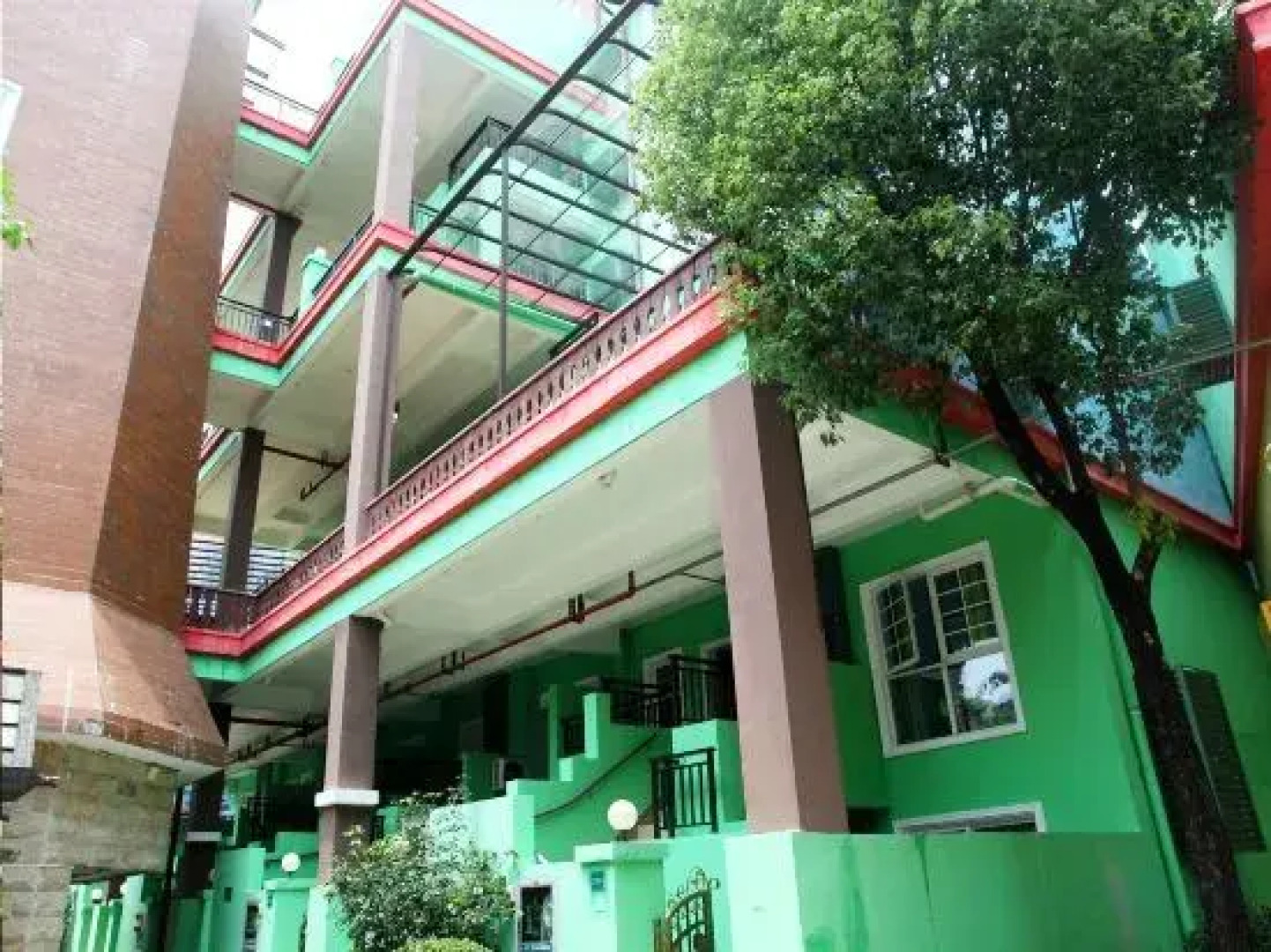 Bai Mu Hua Hai  Suite Hotel (Heyuan Bavaria Branch)