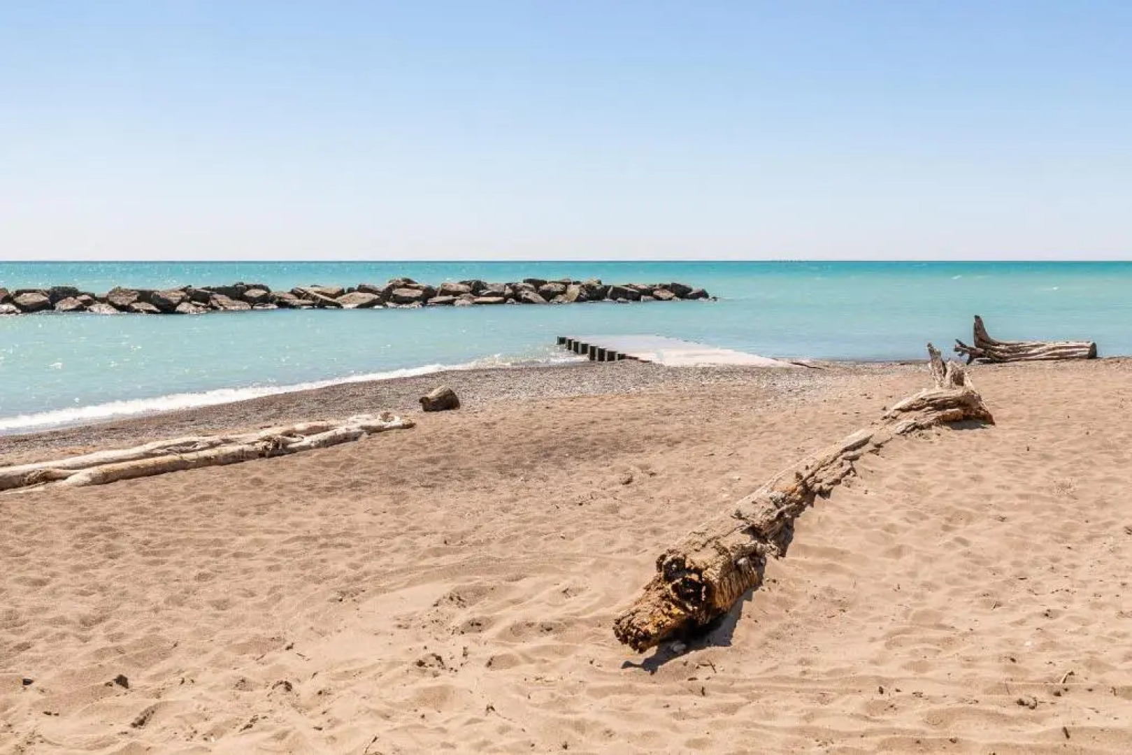 Modern Lakeside House in The Beaches