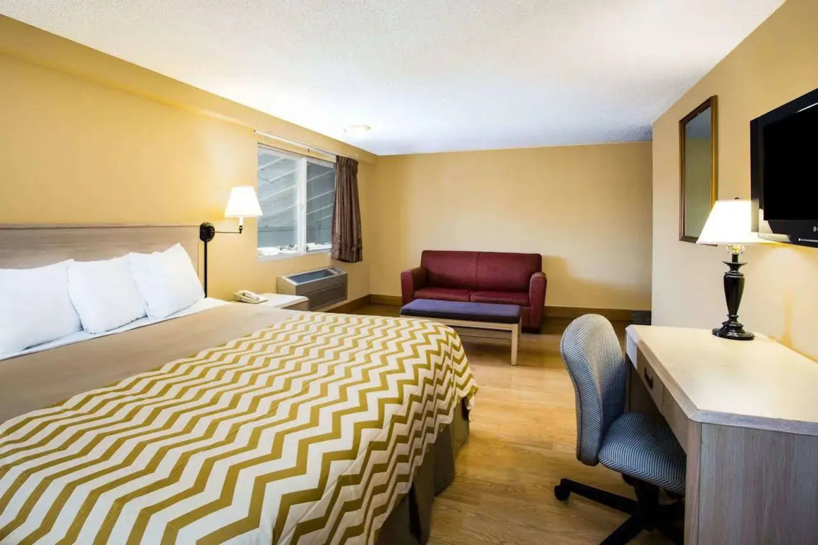 Travelodge by Wyndham Tacoma Near McChord AFB