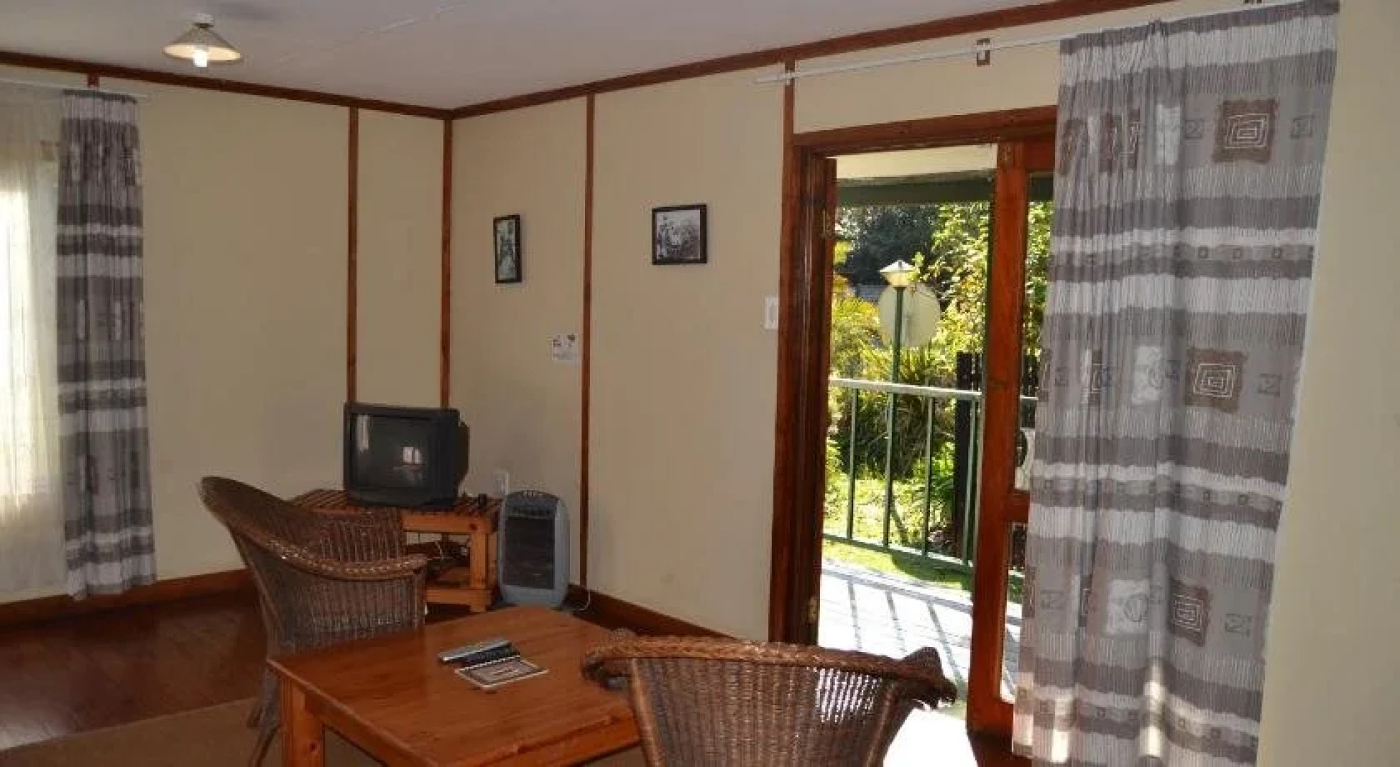 Log Cabin & Settlers Village