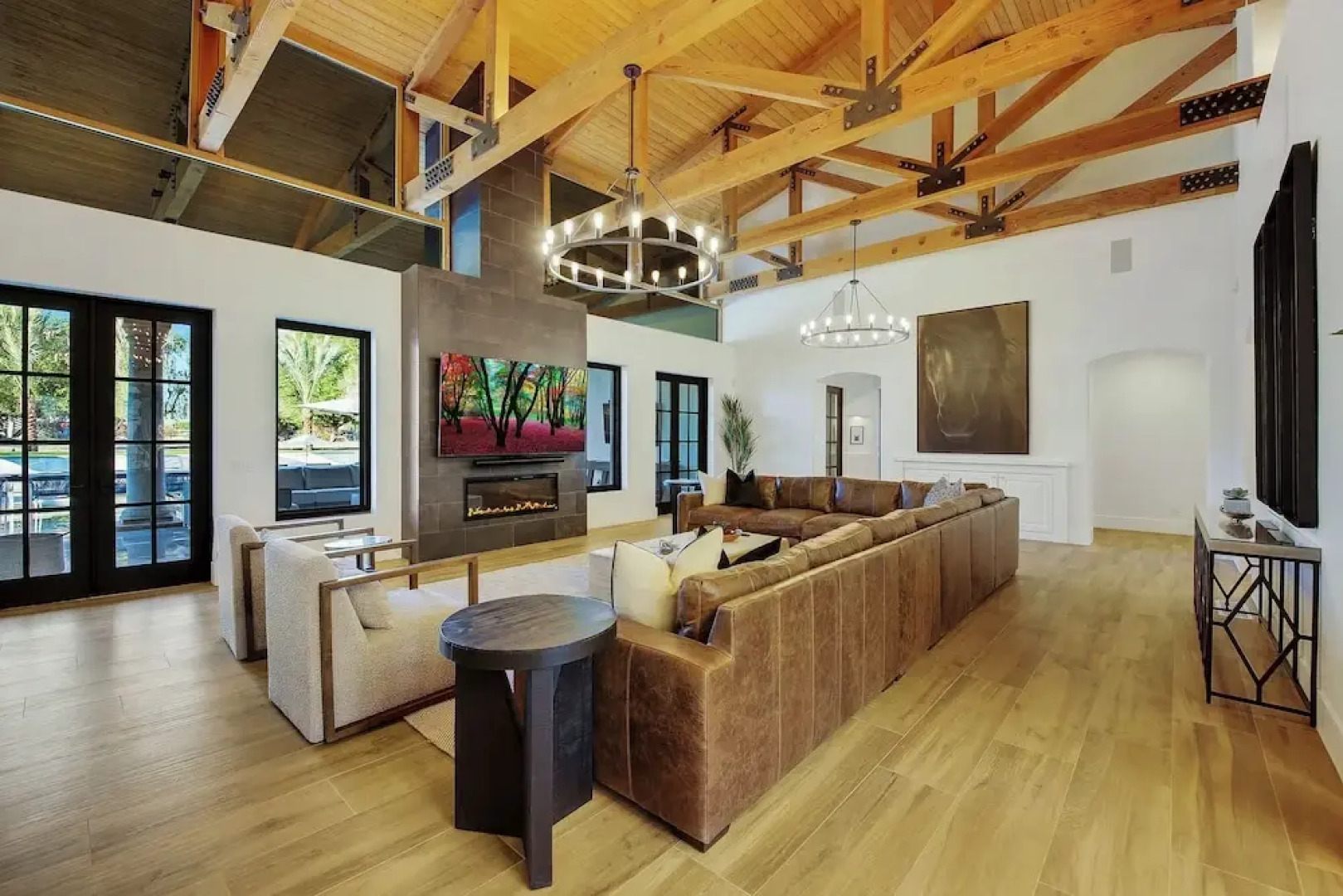 The Stallion Estate Sleeps 24, Theater, Game Room, Pickle Ball