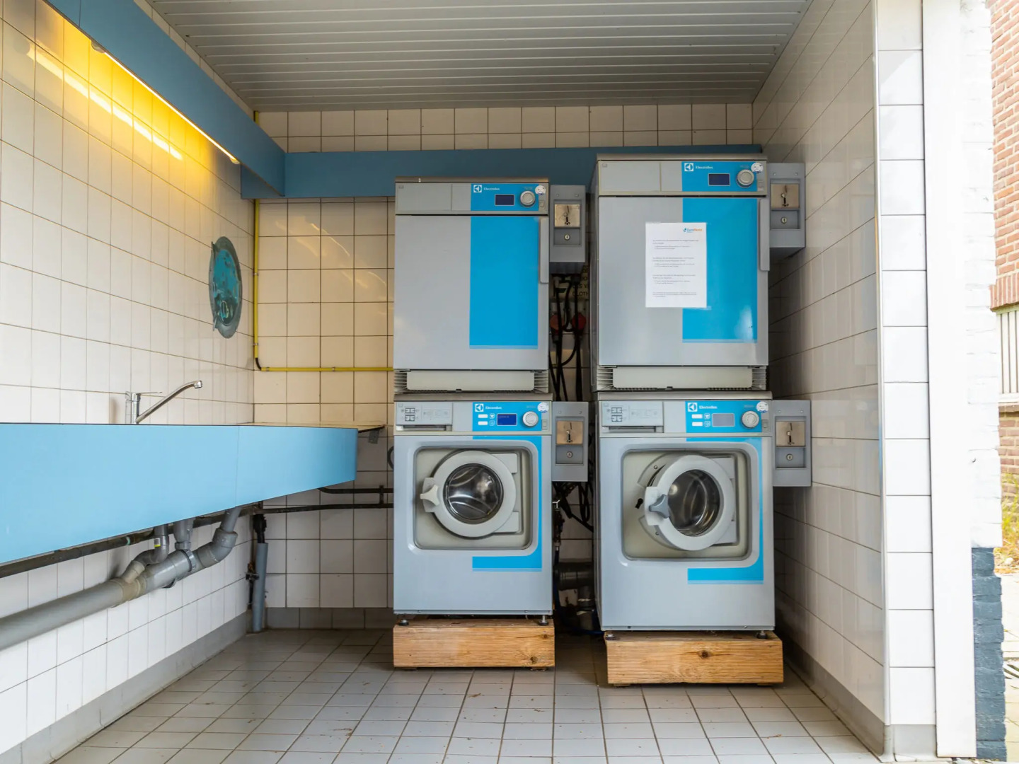 Comfortable air-conditioned chalet in a holiday park on the Gulperberg