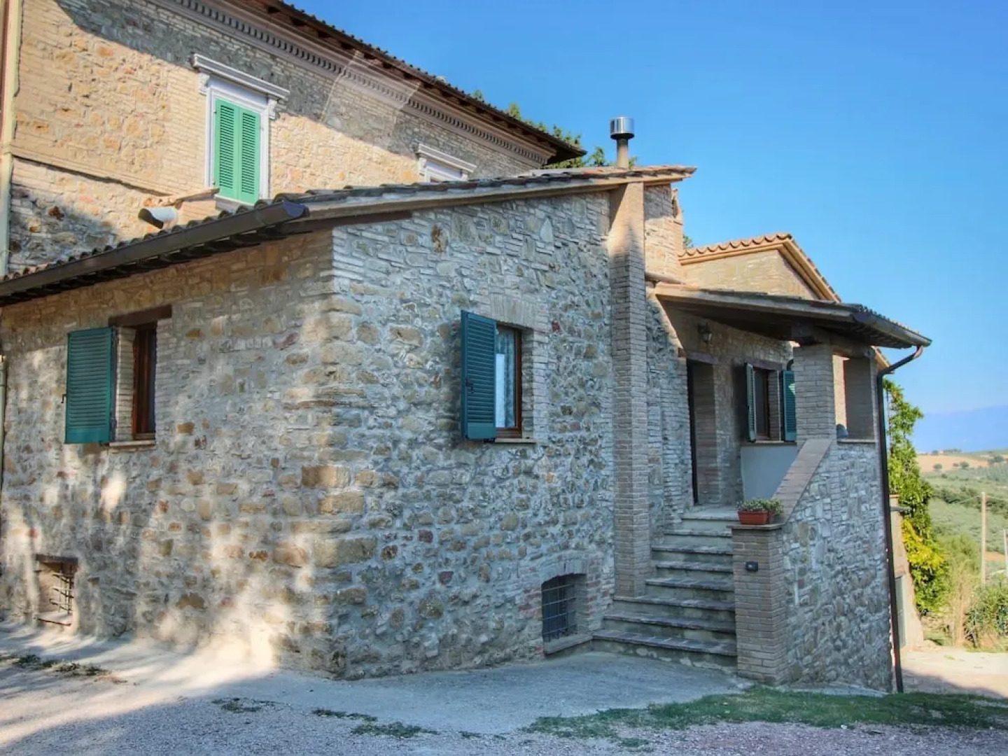 Farmhouse Bliss With Pool, Wine and Tails