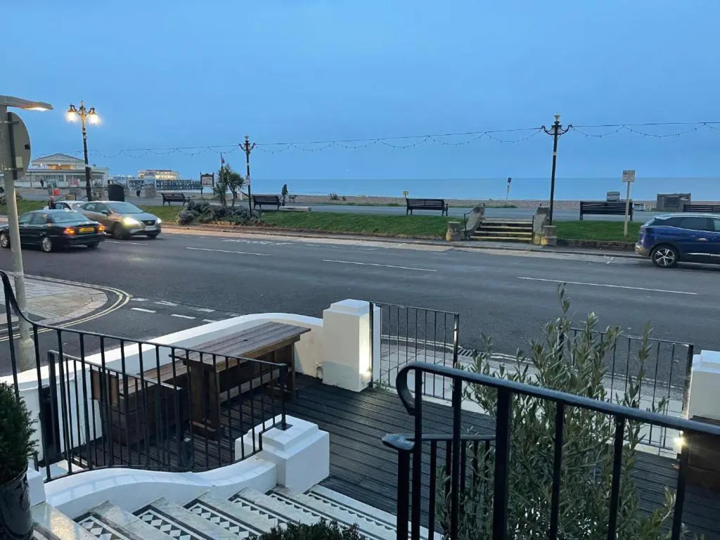 Seaview Flat with Balcony, Spacious 2 Bedroom