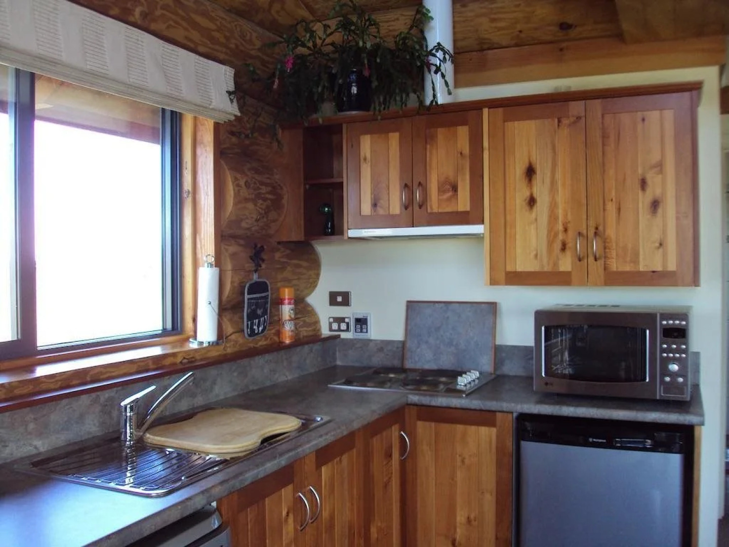 The Hollows Luxury Log Cabin