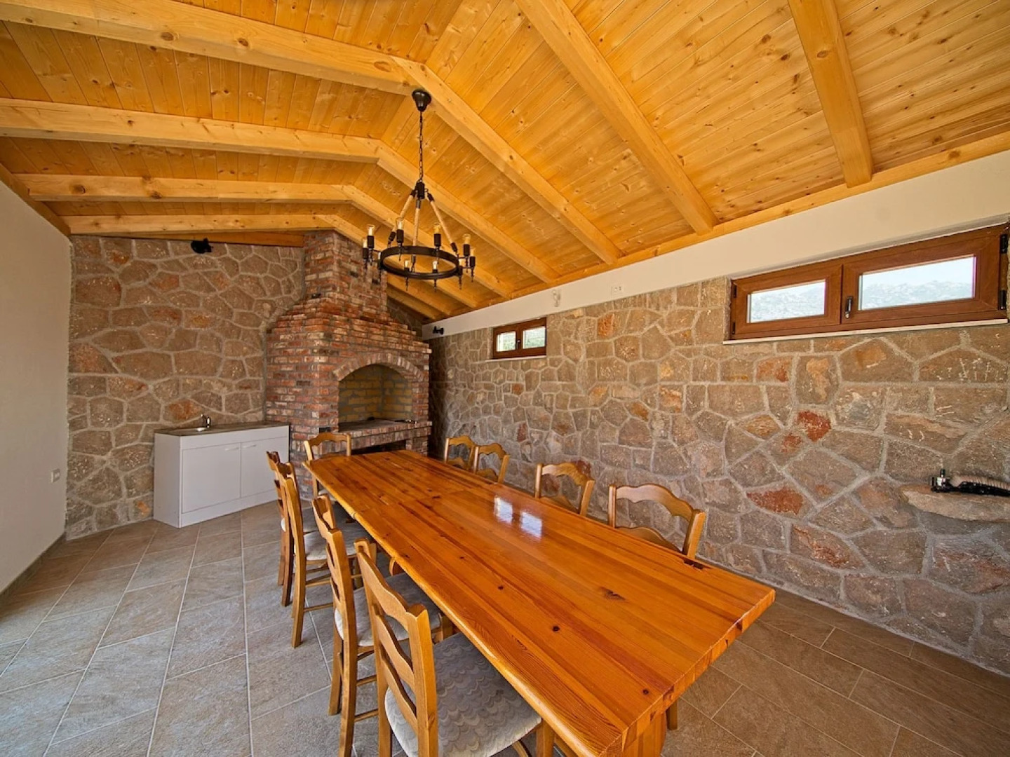 Luxurious Villa with Private Swimming Pool, Hot Tub, Sauna, Lovely Taverne