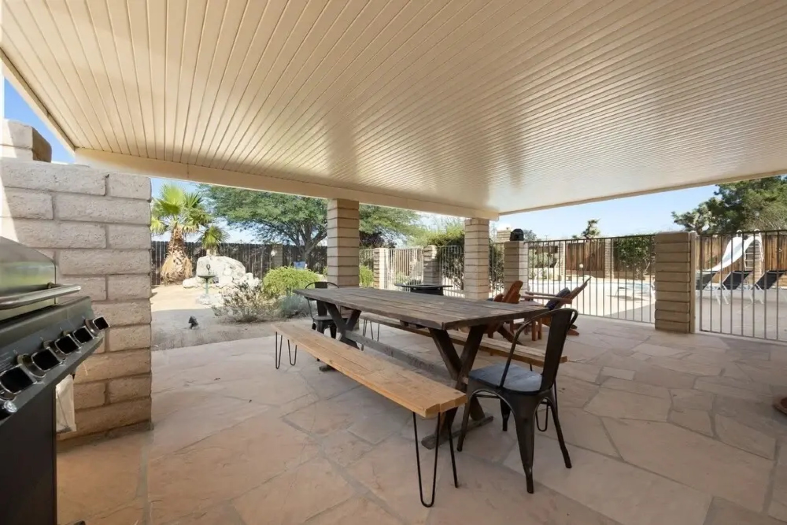 Roadrunner Inn - Pool, Hot Tub, Bbq And Fire Pit! 2 Bedroom Home by RedAwning