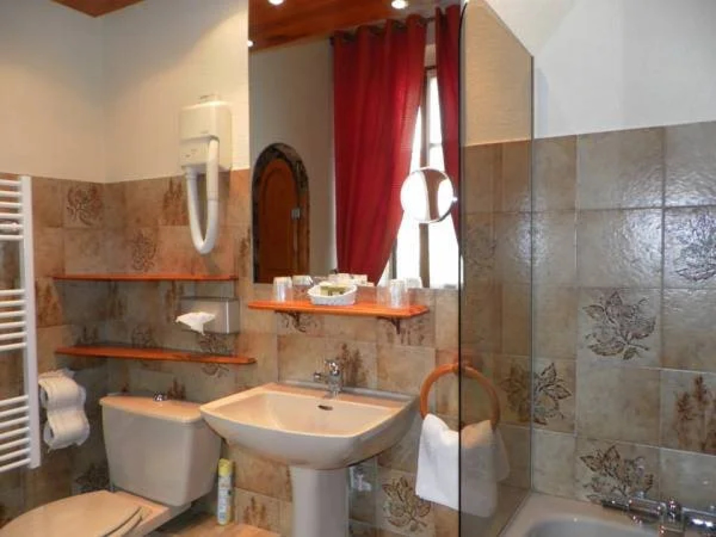 Relais Saint Roch Rest. La Petite Maison