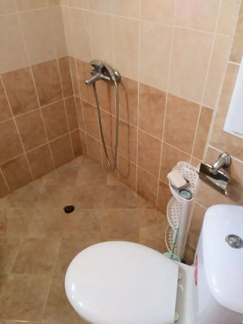 Quiet Family Apartment in Sunny Day