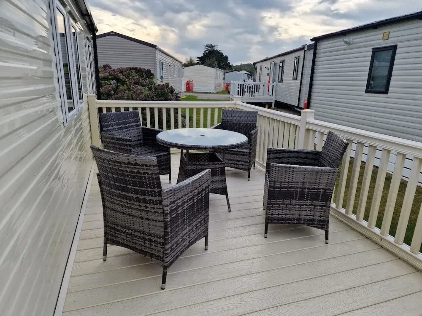 Welcoming 3 Bedroom Caravan 2 Min Walk to Beach