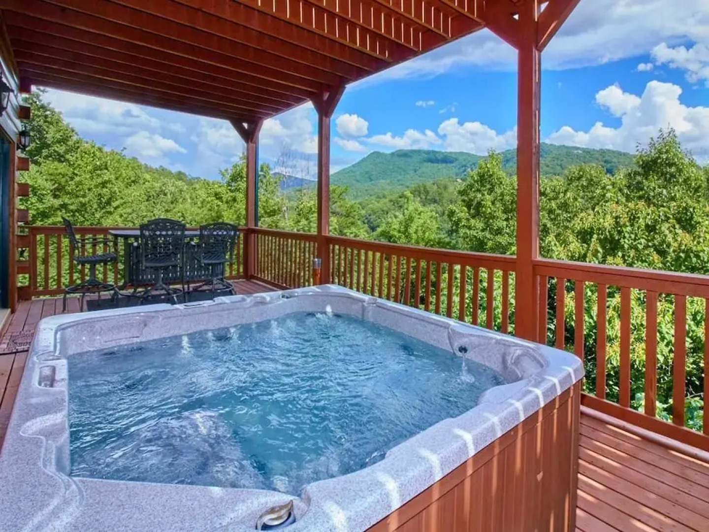 A Majestic View III 3 Bedroom Home with Hot Tub
