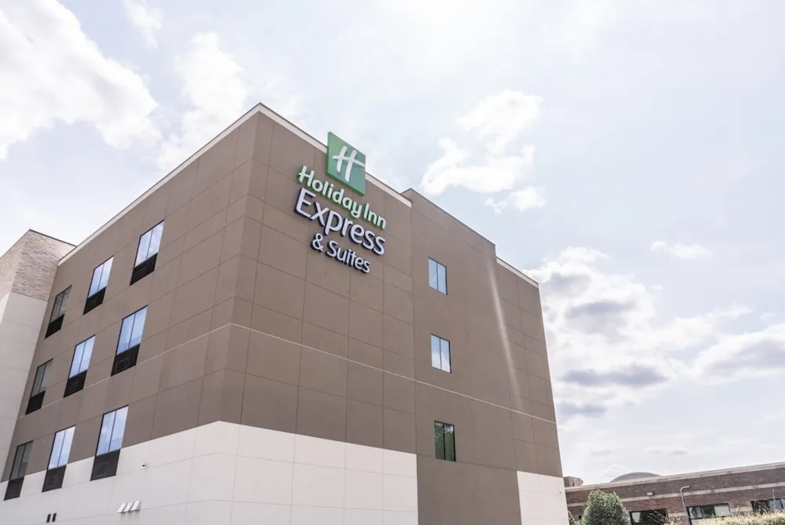 Holiday Inn Express and Suites Birmingham - Homewood, an IHG
