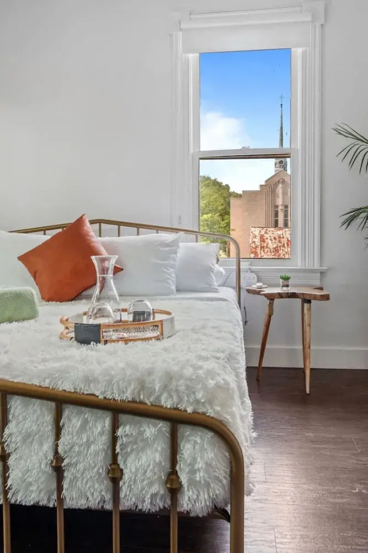 Prime Location Top Rated Clean Parking Free