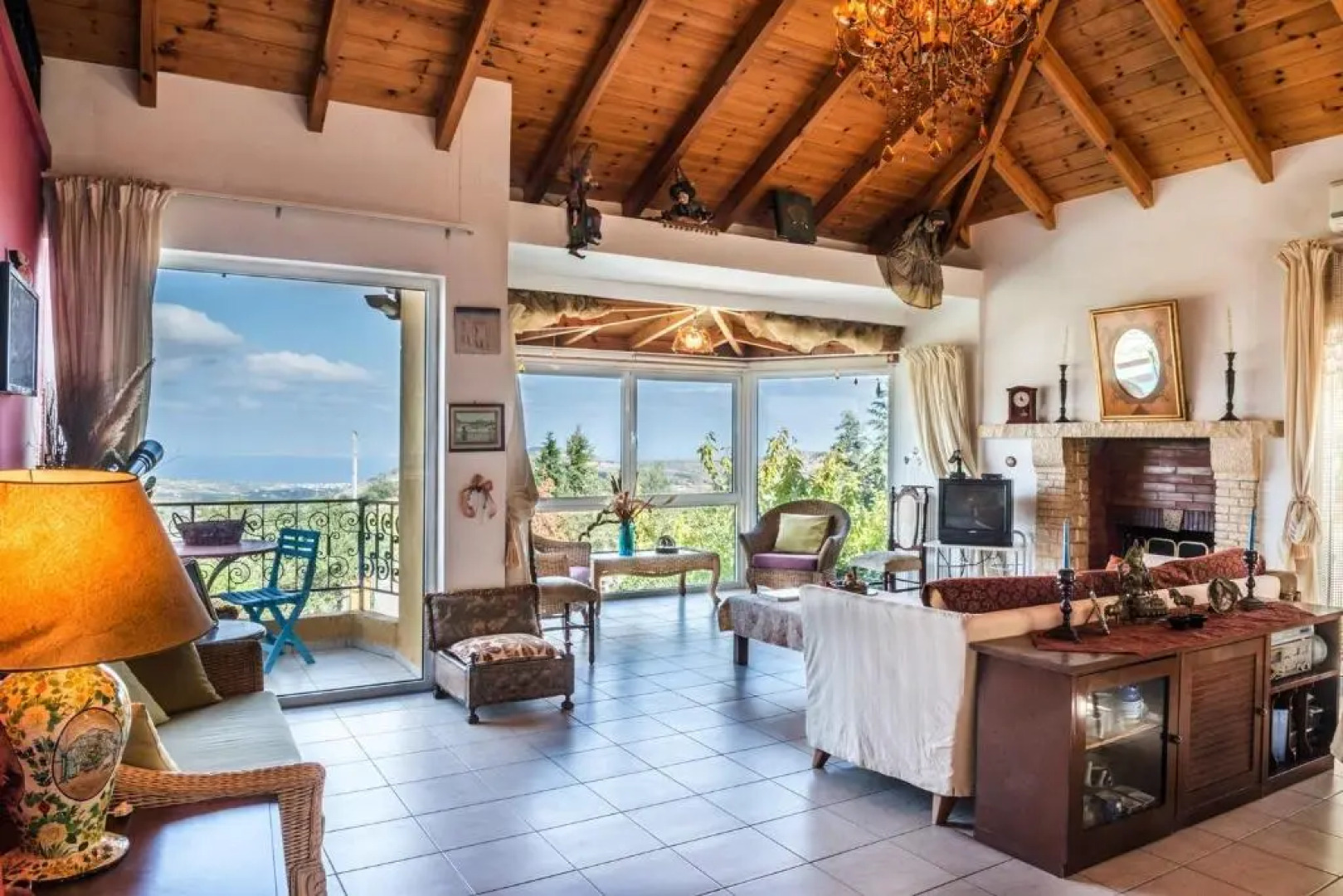 House with private pool, isolated, unique view.