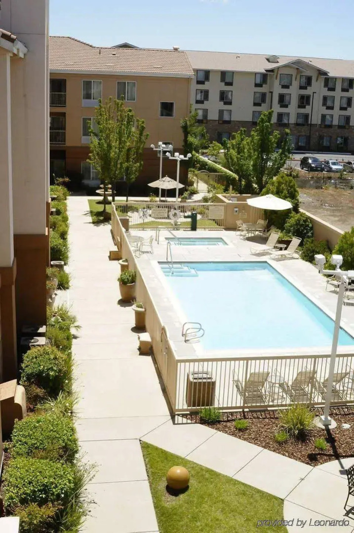 Hampton Inn & Suites Redding