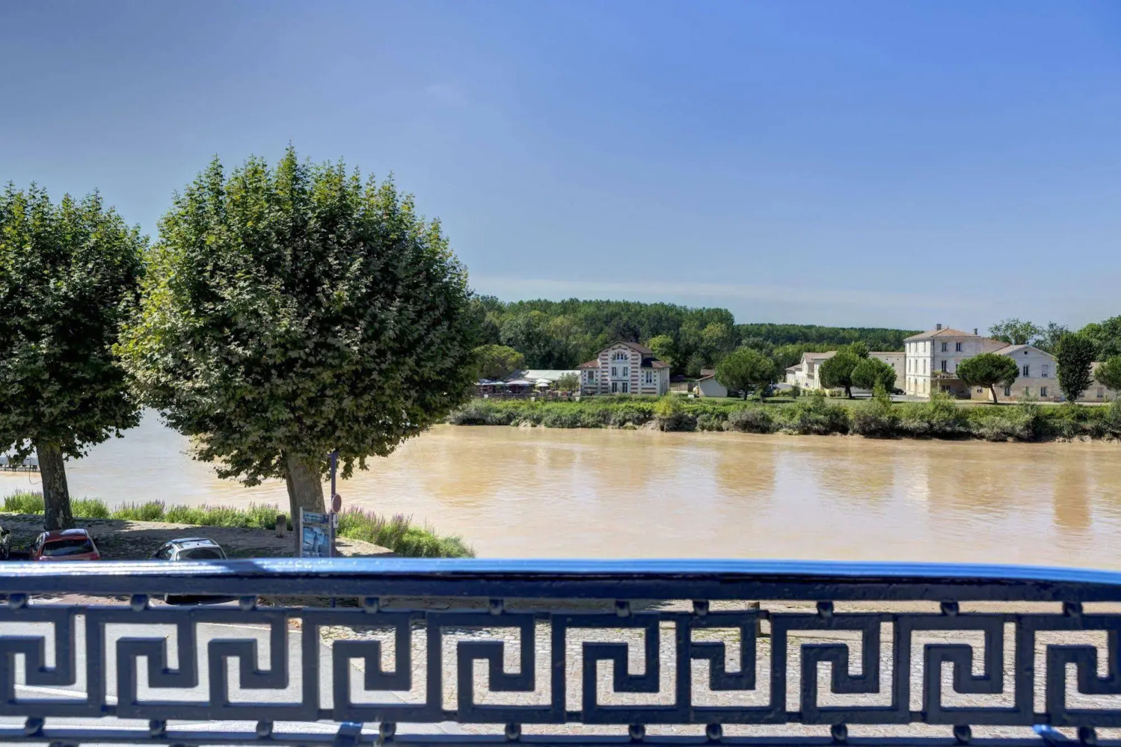 Hôtel de la tour à LIBOURNE