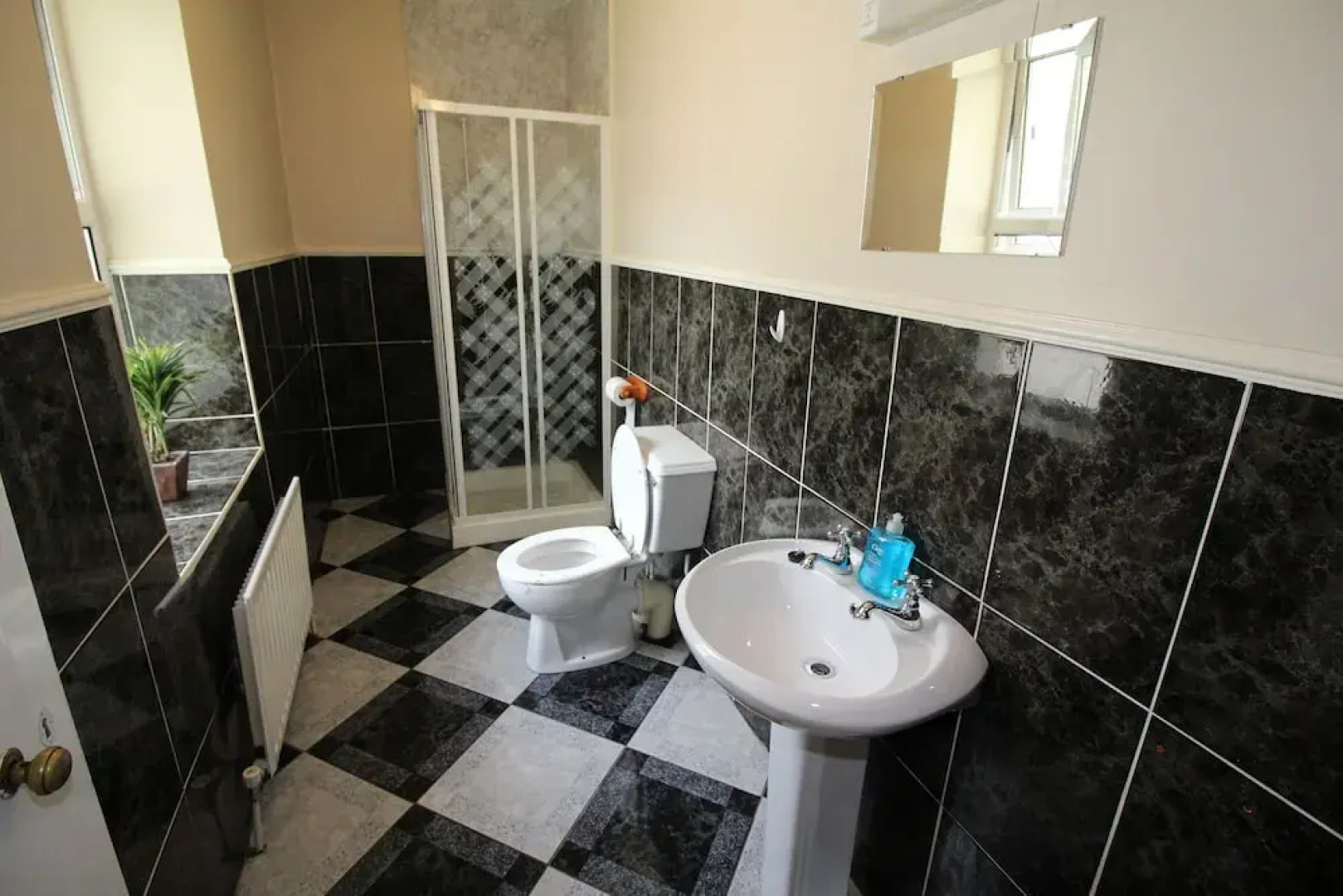 Alcorn's farmhouse 10 mins from beach