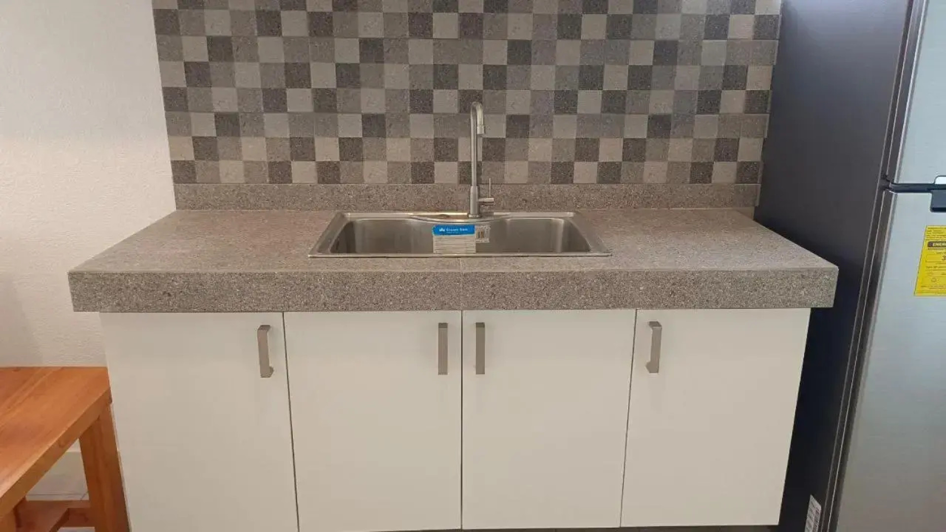 40' TV Karen' House Tagaytay