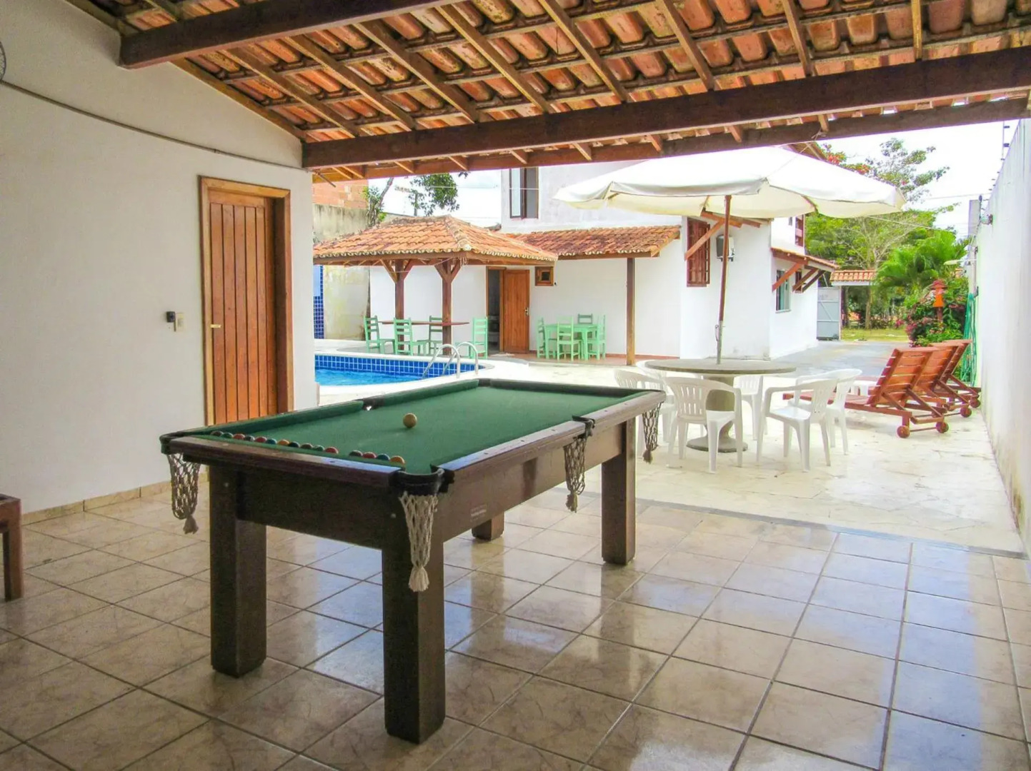 Casa com 4 Suítes, Piscina, Área Gourmet e Wifi
