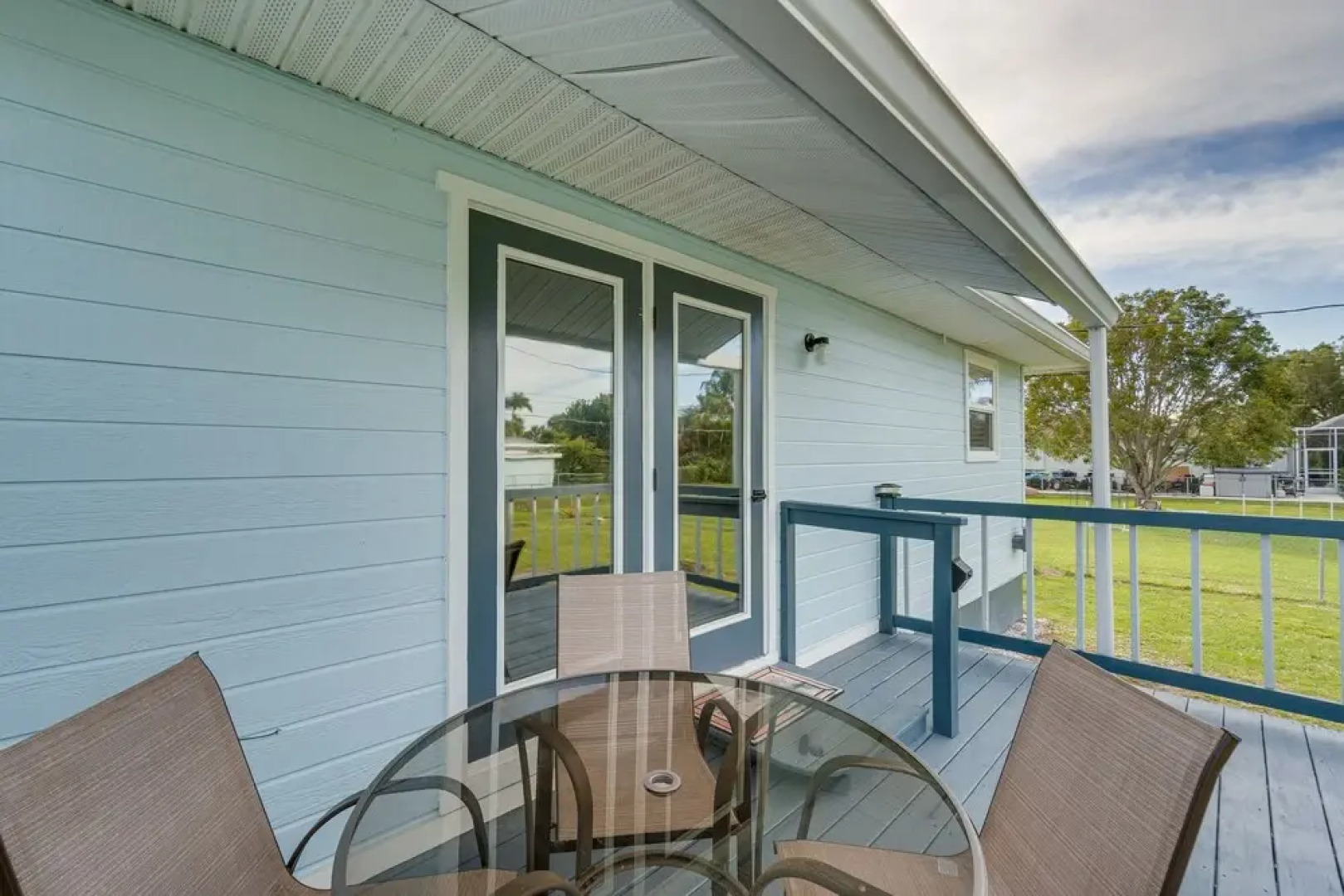 Stylish Bokeelia Home: Deck & Outdoor Dining Area!