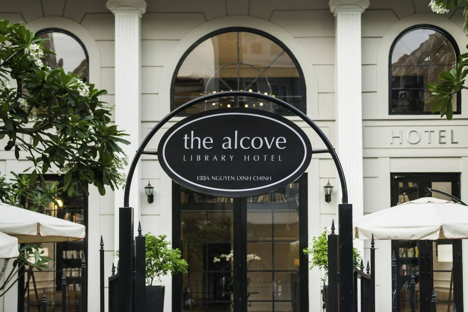 The Alcove Library Hotel