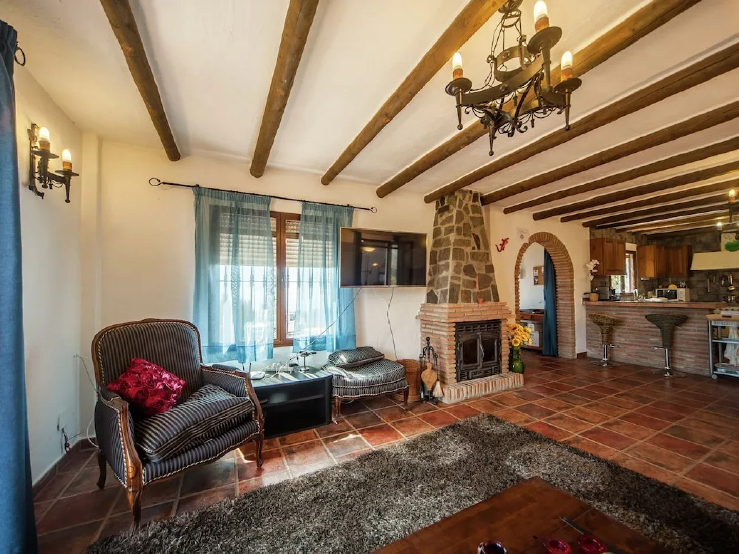 Spacious Cottage With Private Pool and Beautiful Views of Mountains and sea