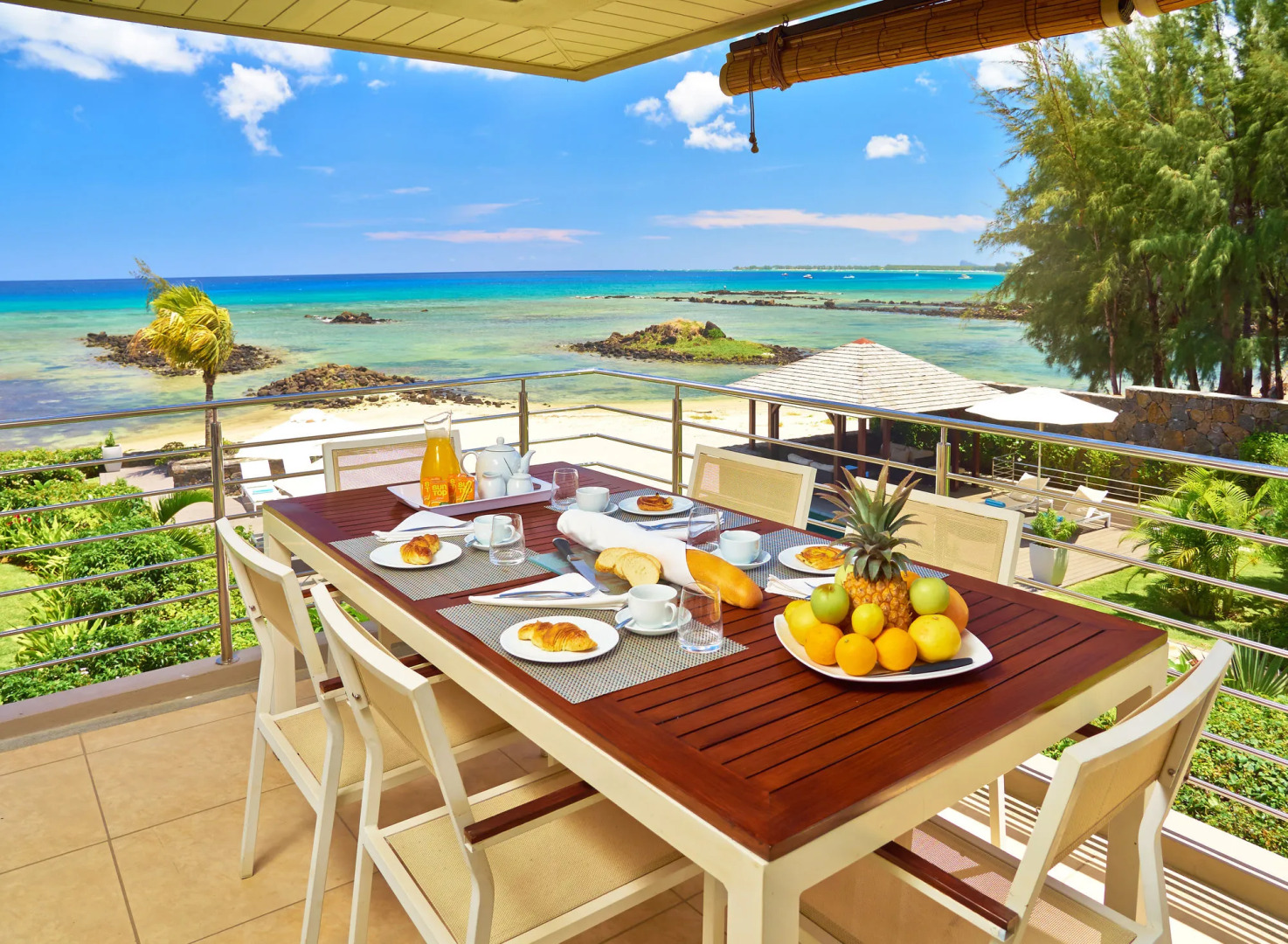 Bon Azur Beachfront Suites & Penthouses with LOV