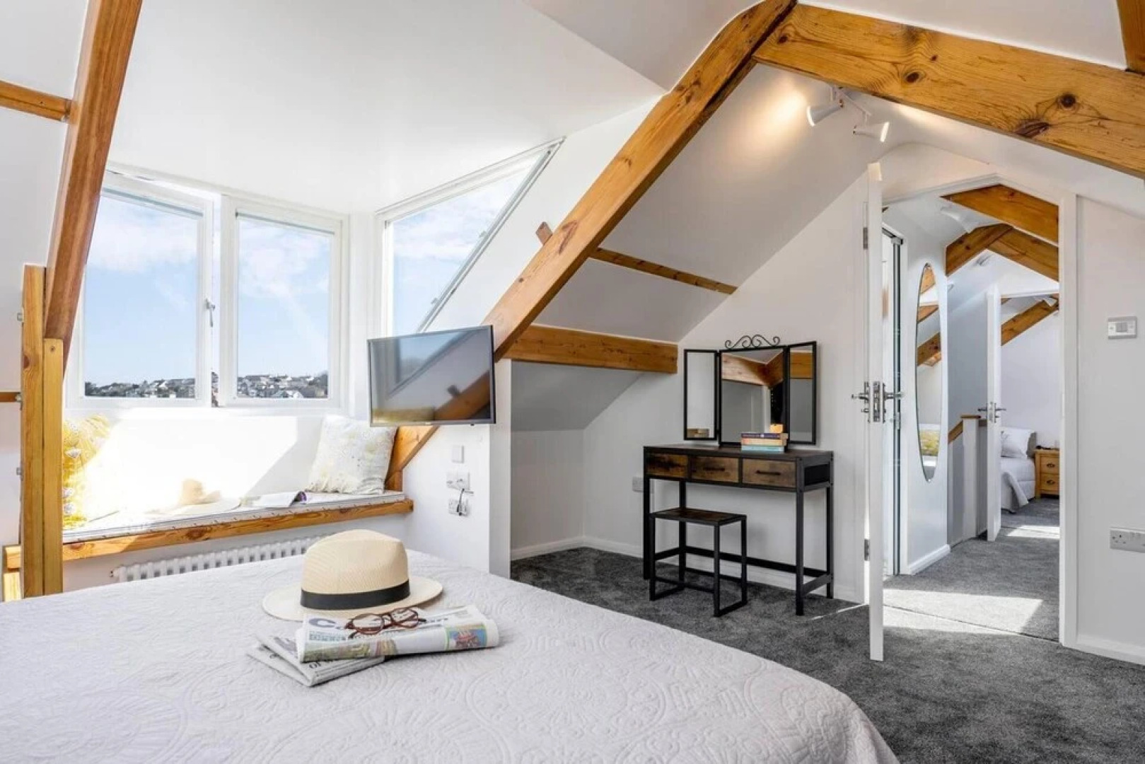 Luxurious 2 Bedroom Apartment With Estuary View