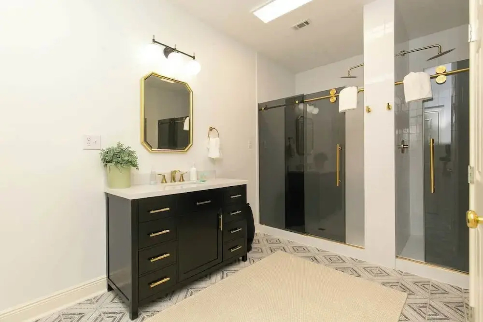 Spicewood Lodge W/pool, Hottub