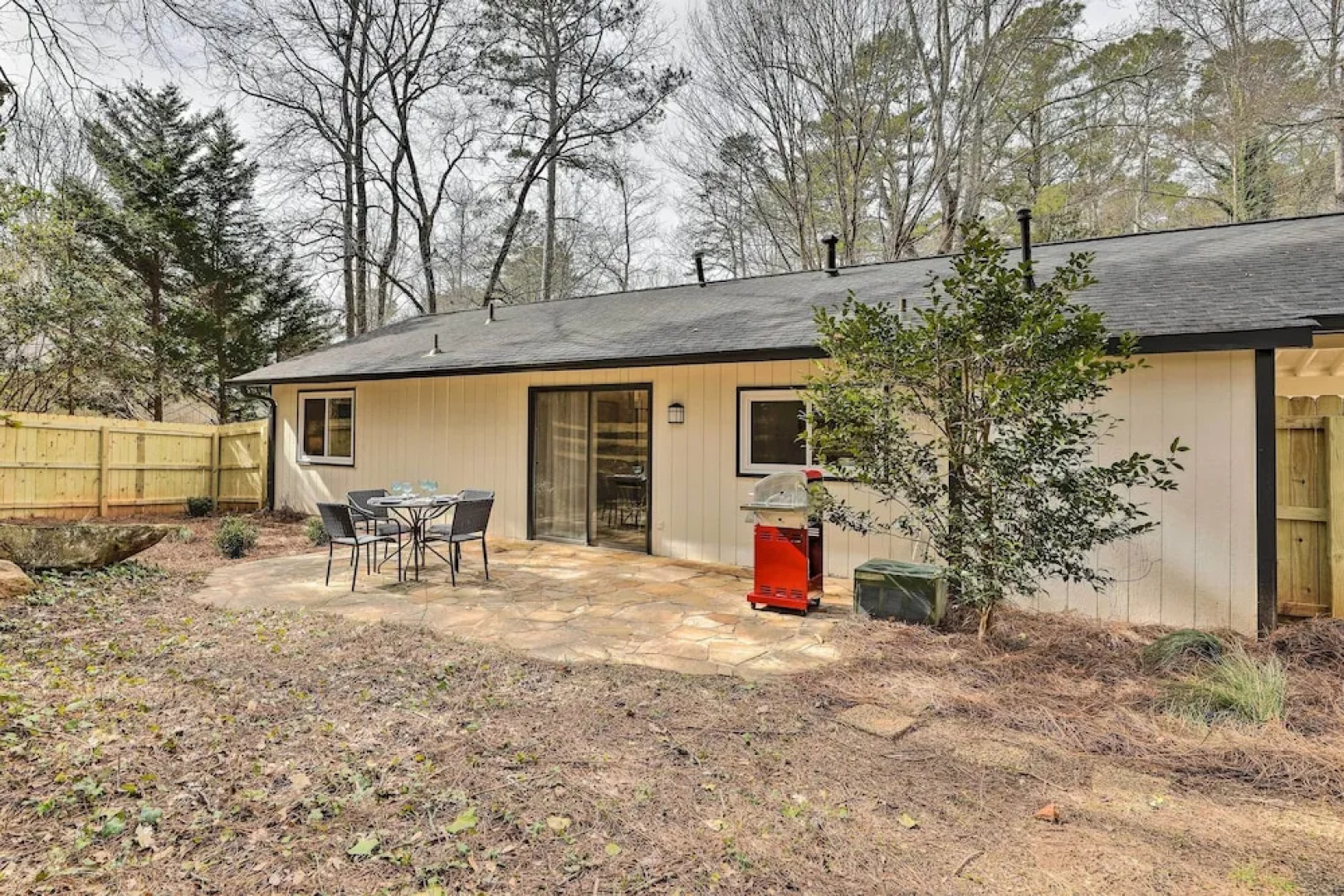 Modern Alpharetta Home: Yard, Walk Downtown!